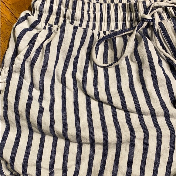 • Universal Thread Striped Shorts White and Navy - Picture 3 of 11